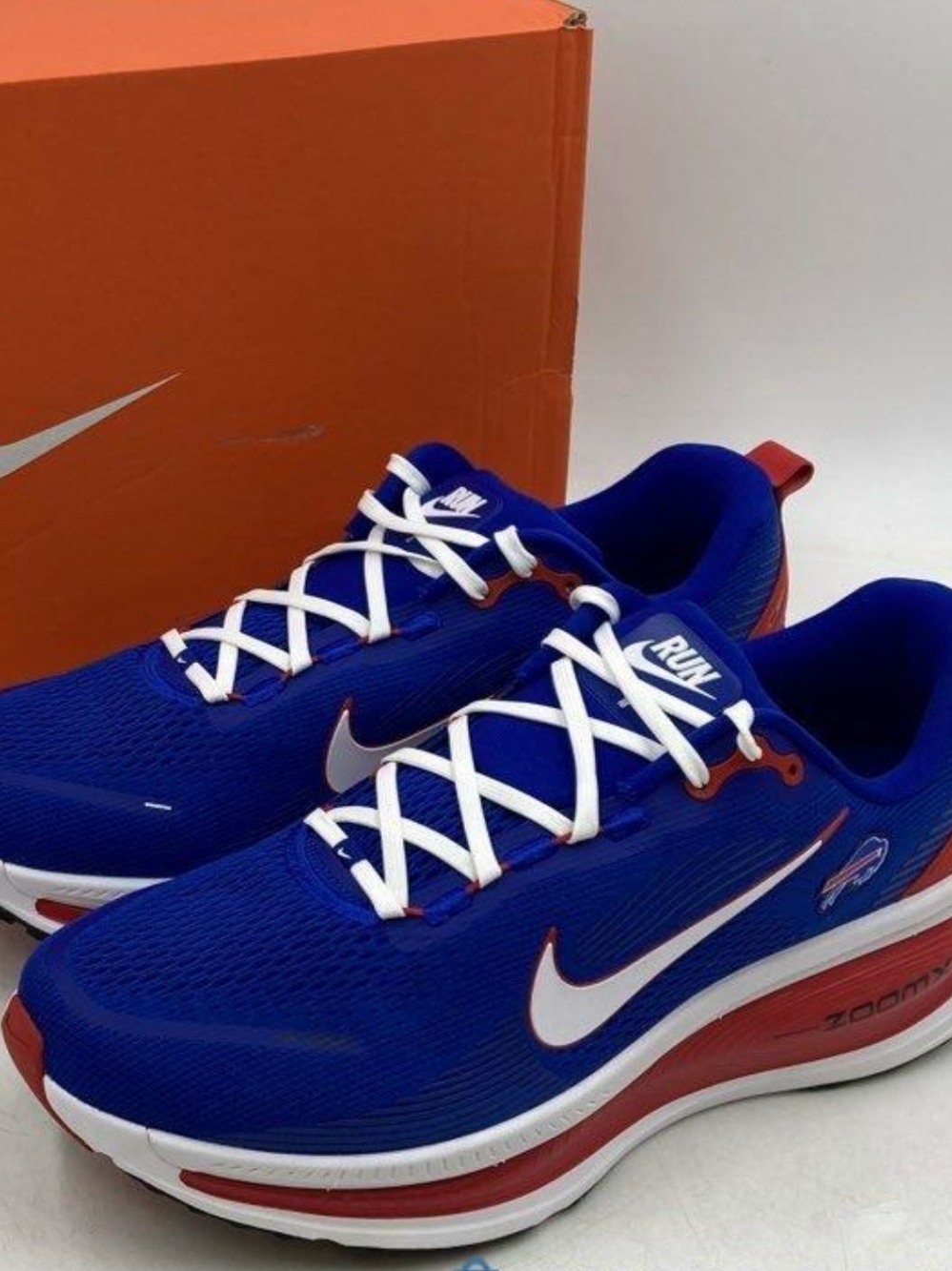 NIKE BUFFALO BILLS LOGO 18 VOMERO ZOOMX Men's Blue/RED Running Sneakers